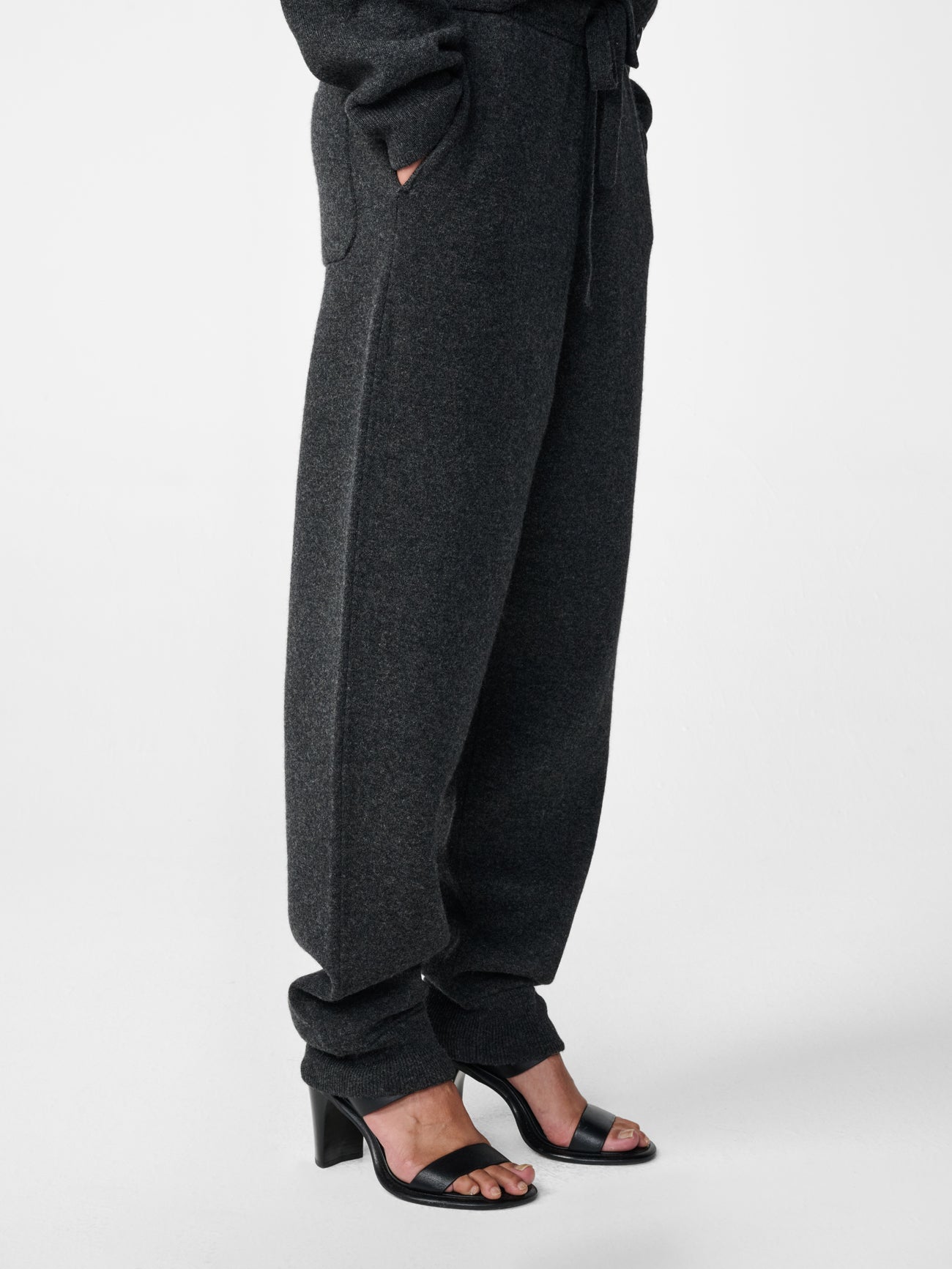 Karlin Drawstring Pant in Charcoal