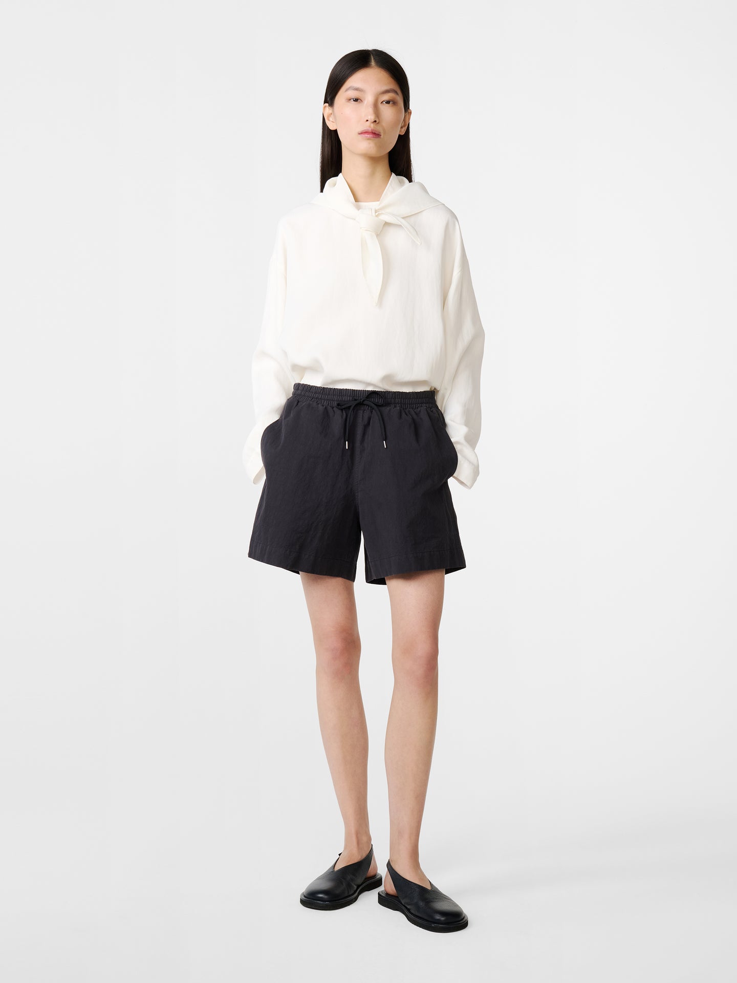 Karya Short in Dark Navy