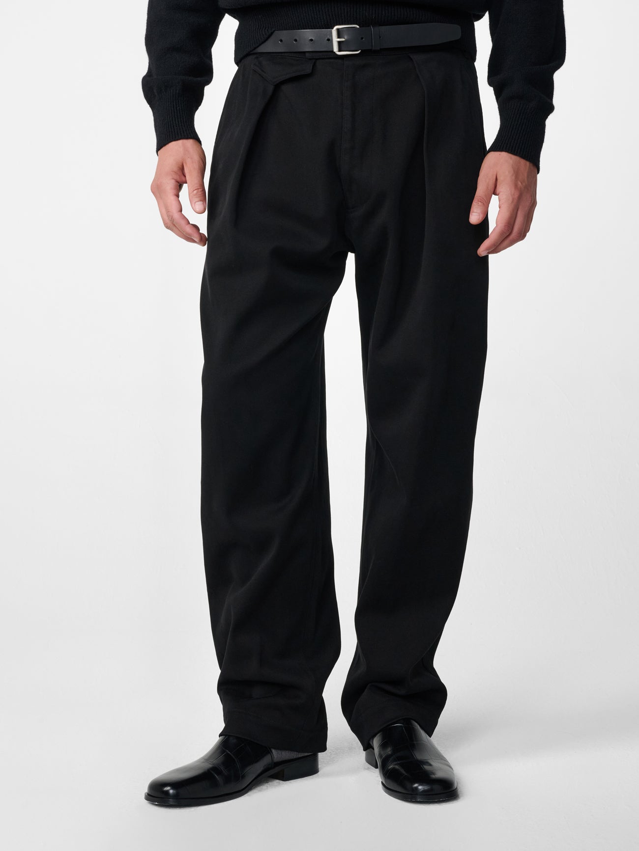 Poole Pleated Twill Pant in Balck