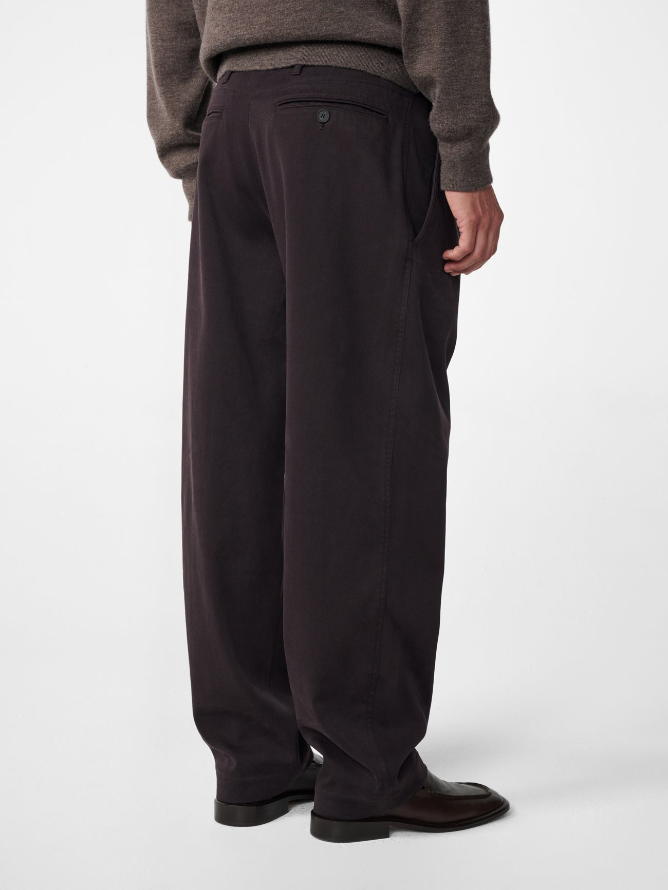 Poole Pleated Twill Pant in Chocolate
