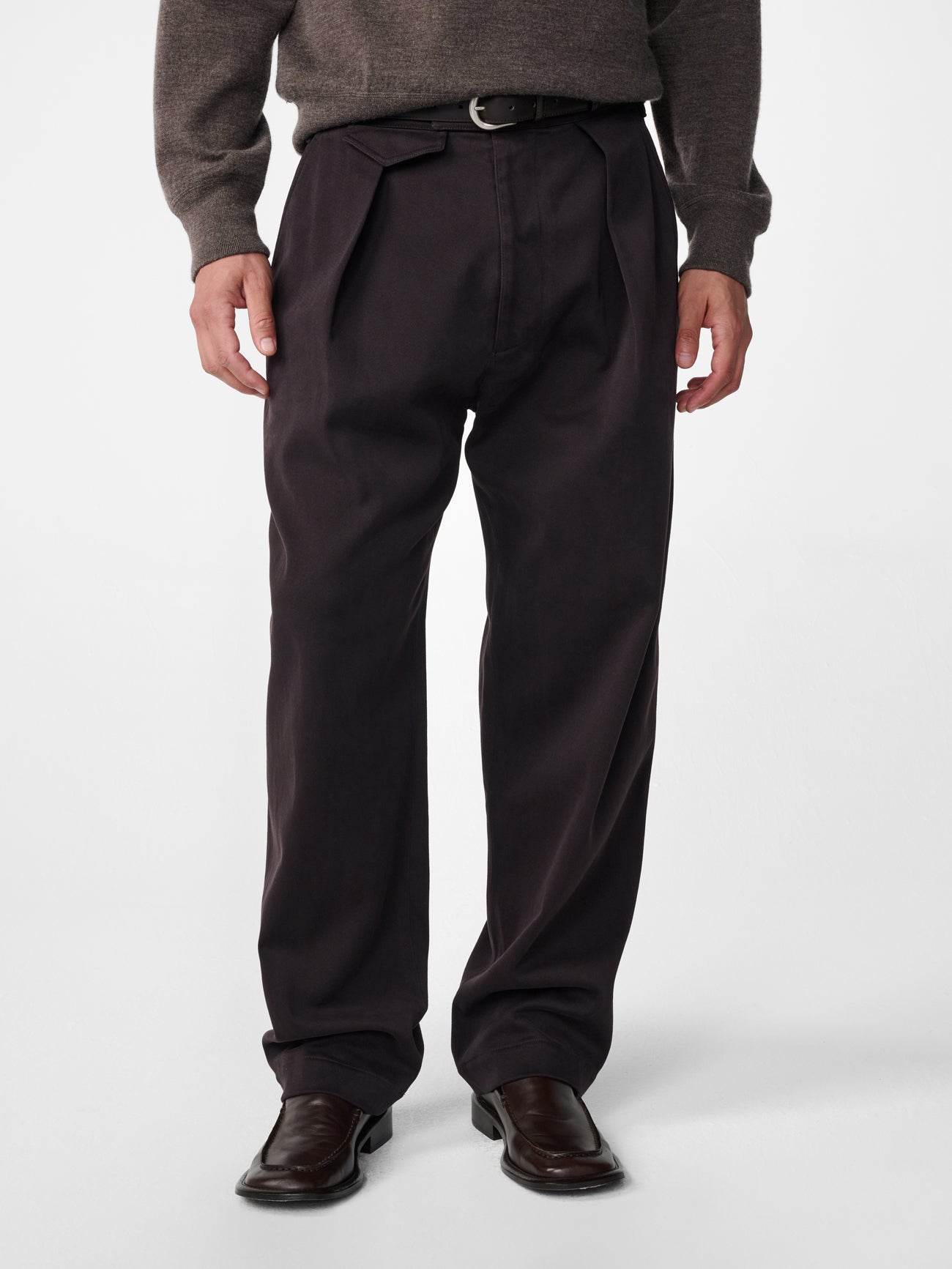 Poole Pleated Twill Pant in Chocolate