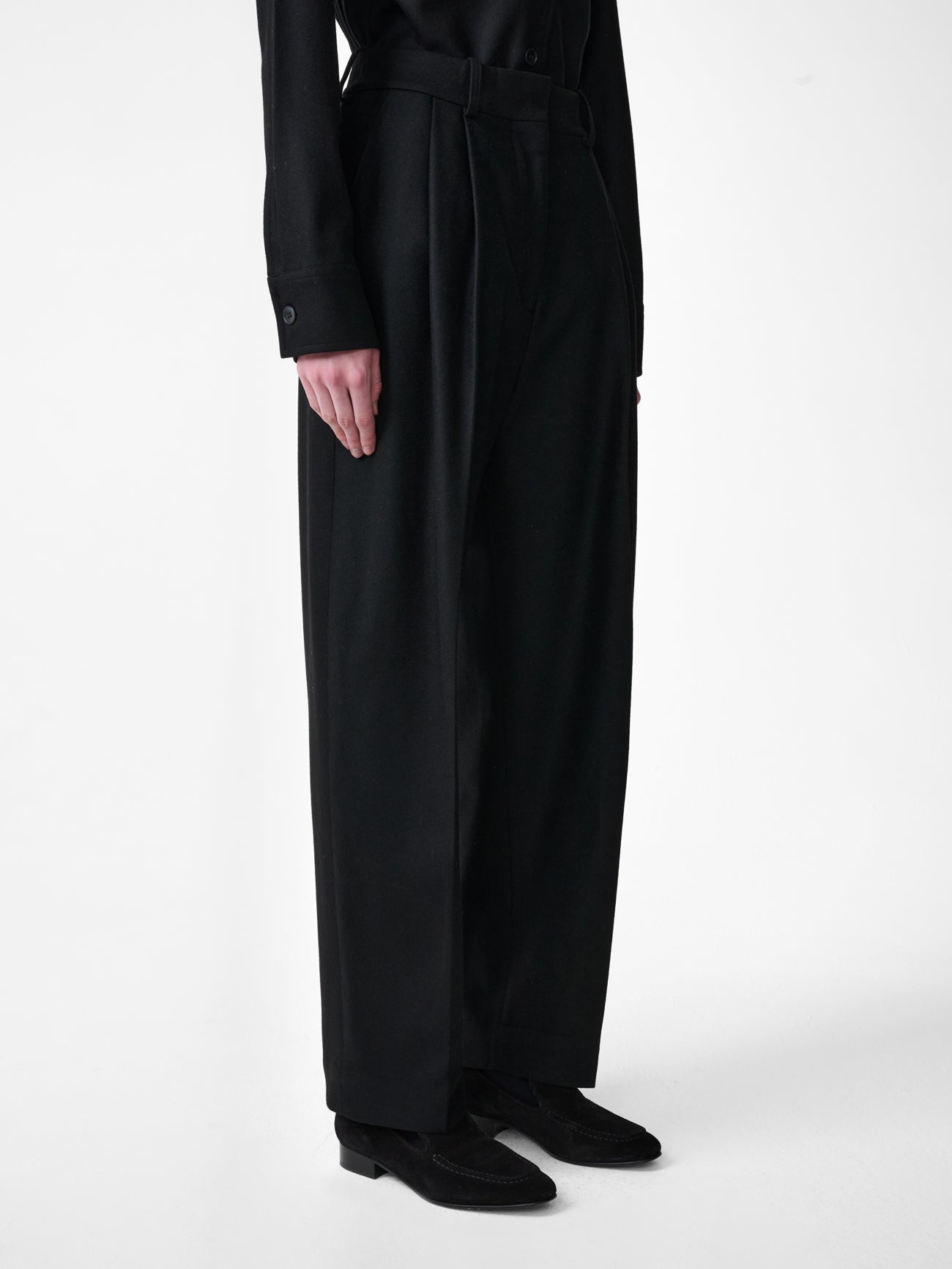 Sperro Wool Tailored Pant in Black
