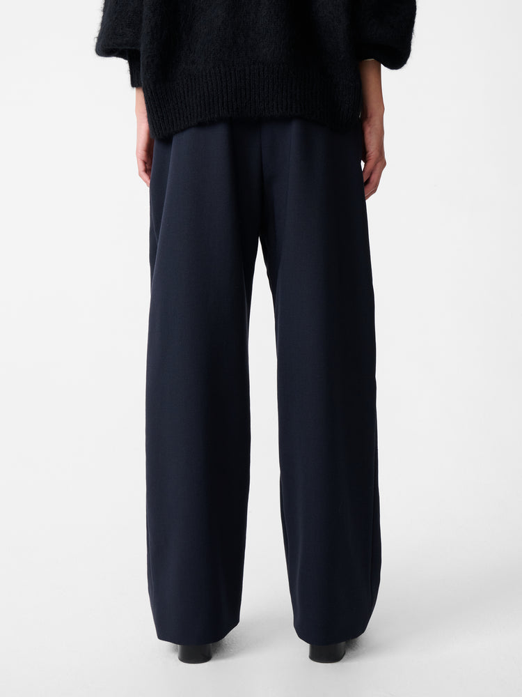 Trouvi Pant in Darkest Navy