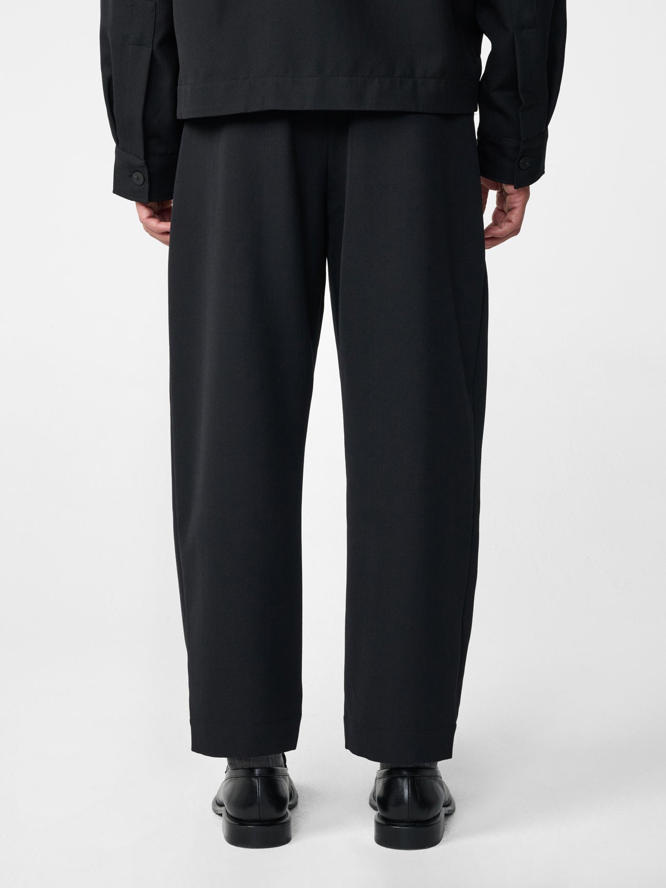 Tuck Pleated Pant in Black