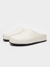 Men's Wearing Clog in Milk